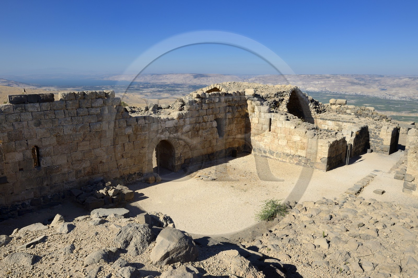 Israel, Northern District, Galilee, Belvoir Fortress is a Crusader fortress hold by the Knights Hospitaller between 1168 and 1189 overlooking the Jordan River valley, the central courtyard of the castle and the mountains of Jordan in the background