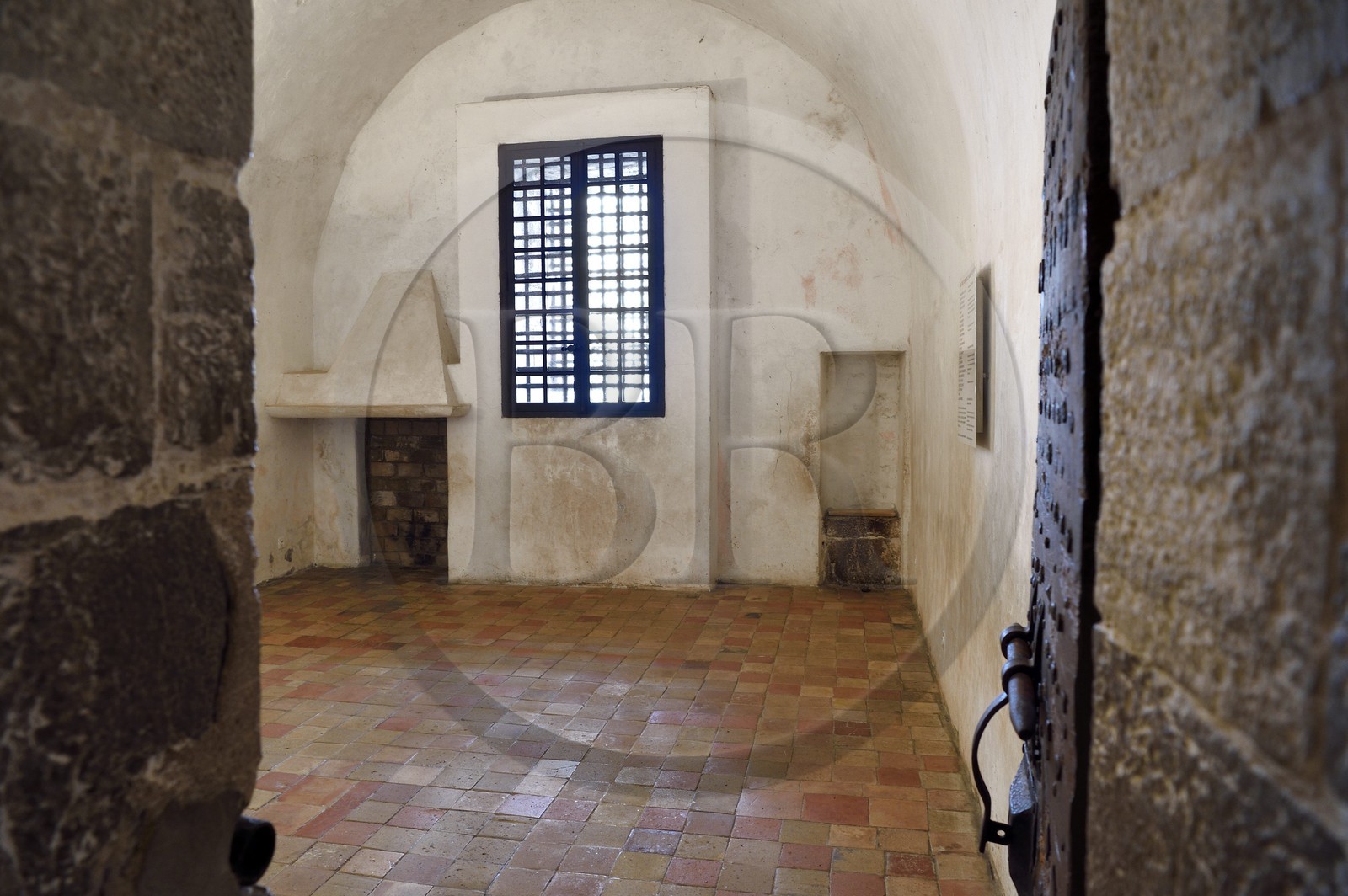 France, Alpes-Maritimes (06), Cannes, Iles de Lérins, Ile Sainte-Marguerite, le Fort Royal fortifié par Vauban, la prison, cachot de l'homme au masque de fer, triple rangées de barreaux à la fenêtre