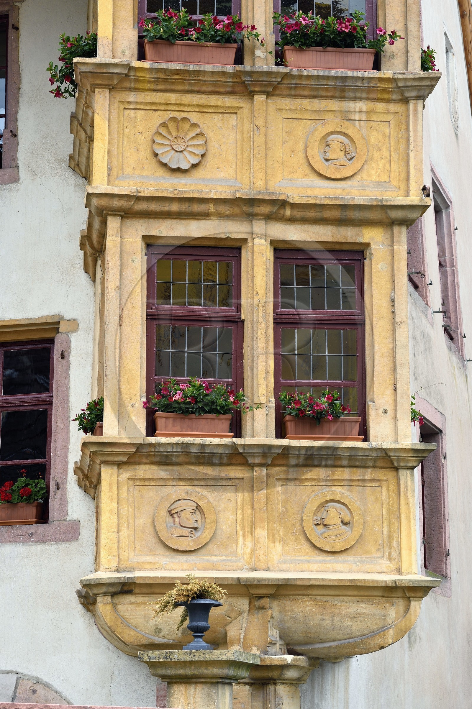 France, Haut Rhin, the Alsace Wine Route, Ribeauville, houses with heads (XVIth century) in rue Salzmann, yellow sandstone oriel decorated with medallions with heads of profile