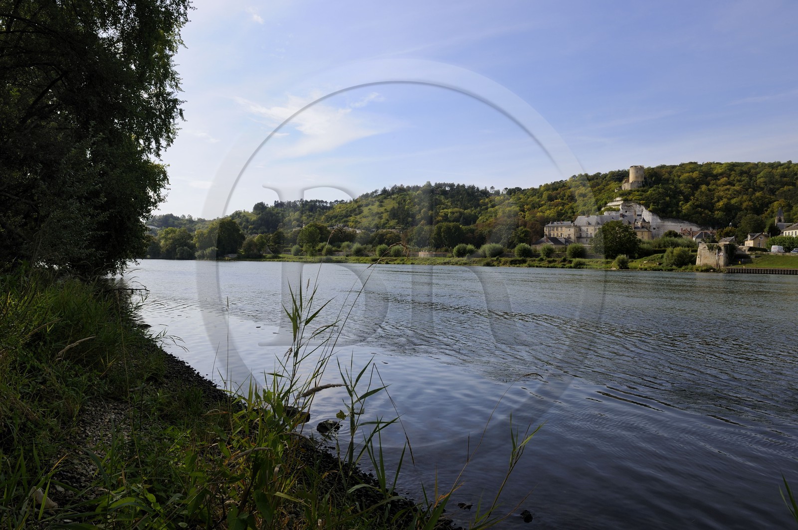 France, Val-d'Oise (95), parc naturel du Vexin français, la Roche-Guyon, labellisé Les Plus Beaux Villages de France, le château et la Seine