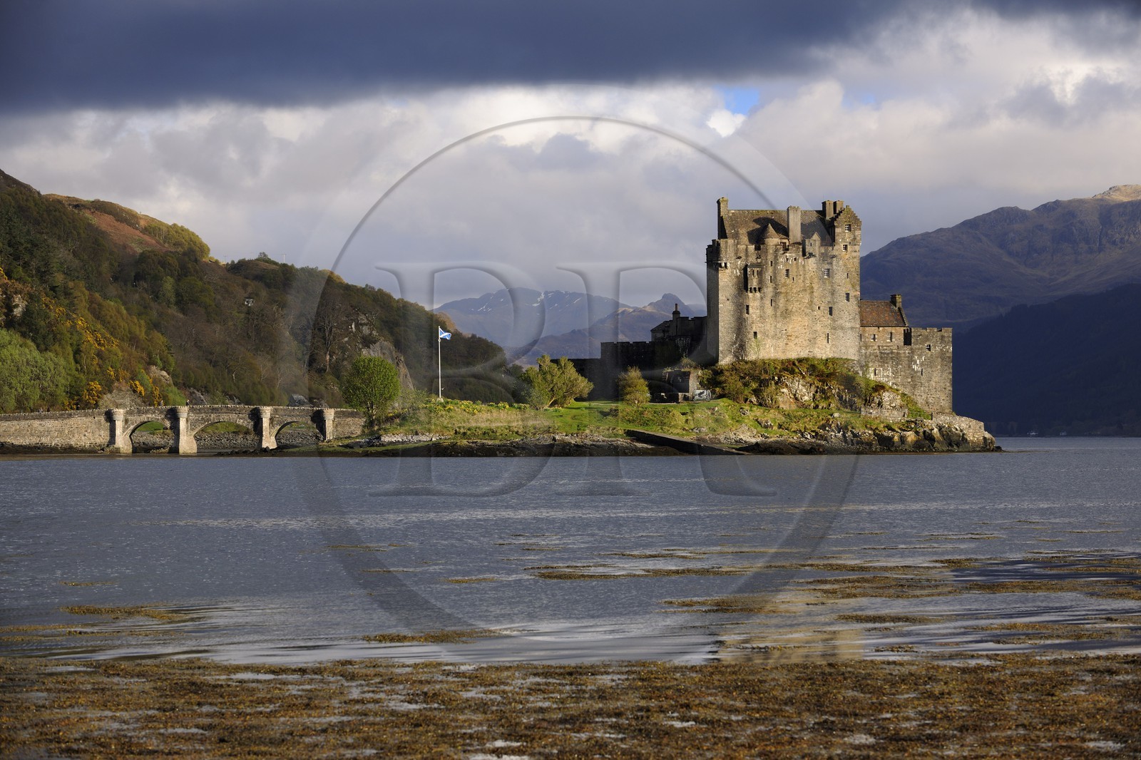 Royaume-Uni, Ecosse, région des Highlands, comté de Ross & Cromarty, Eilean Donan Castle, château à l'entrée du Loch Duich