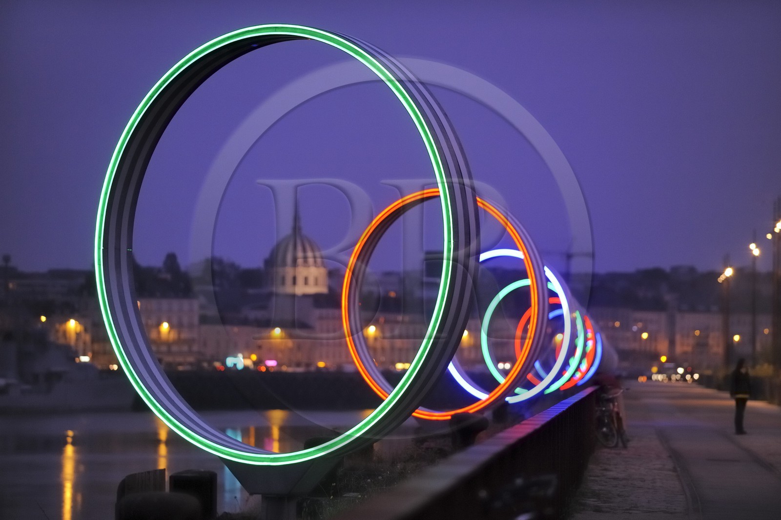 France, Loire-Atlantique (44), Nantes, l'Ile de Nantes, les anneaux de Buren sur les quais de Loire
