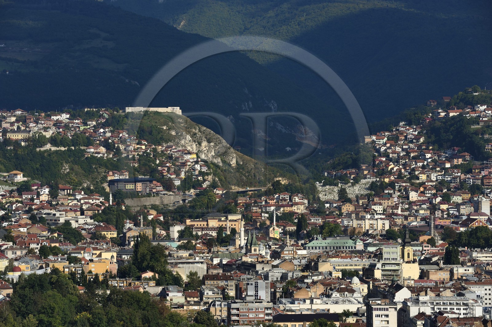 Bosnie-Herzégovine, Sarajevo, la vieille ville dominée par le Fort Blanc (Bijela Tabija)