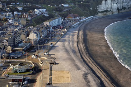 France, Seine-Maritime (76), Pays de Caux, Côte d'Albâtre, Fécamp, le front de mer et la plage de galets