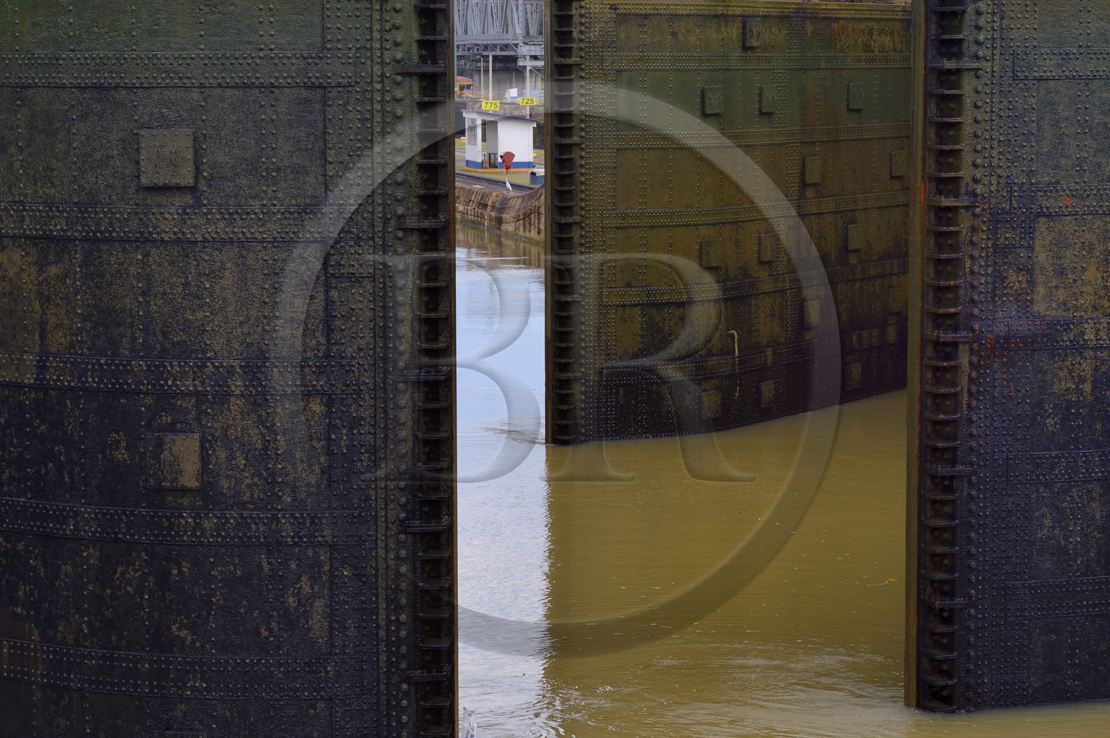 Panama, Canal de Panama, écluses de Miraflores, les portes de l'écluse aux deux extrémités de la chambre haute sont doublés pour la sécurité