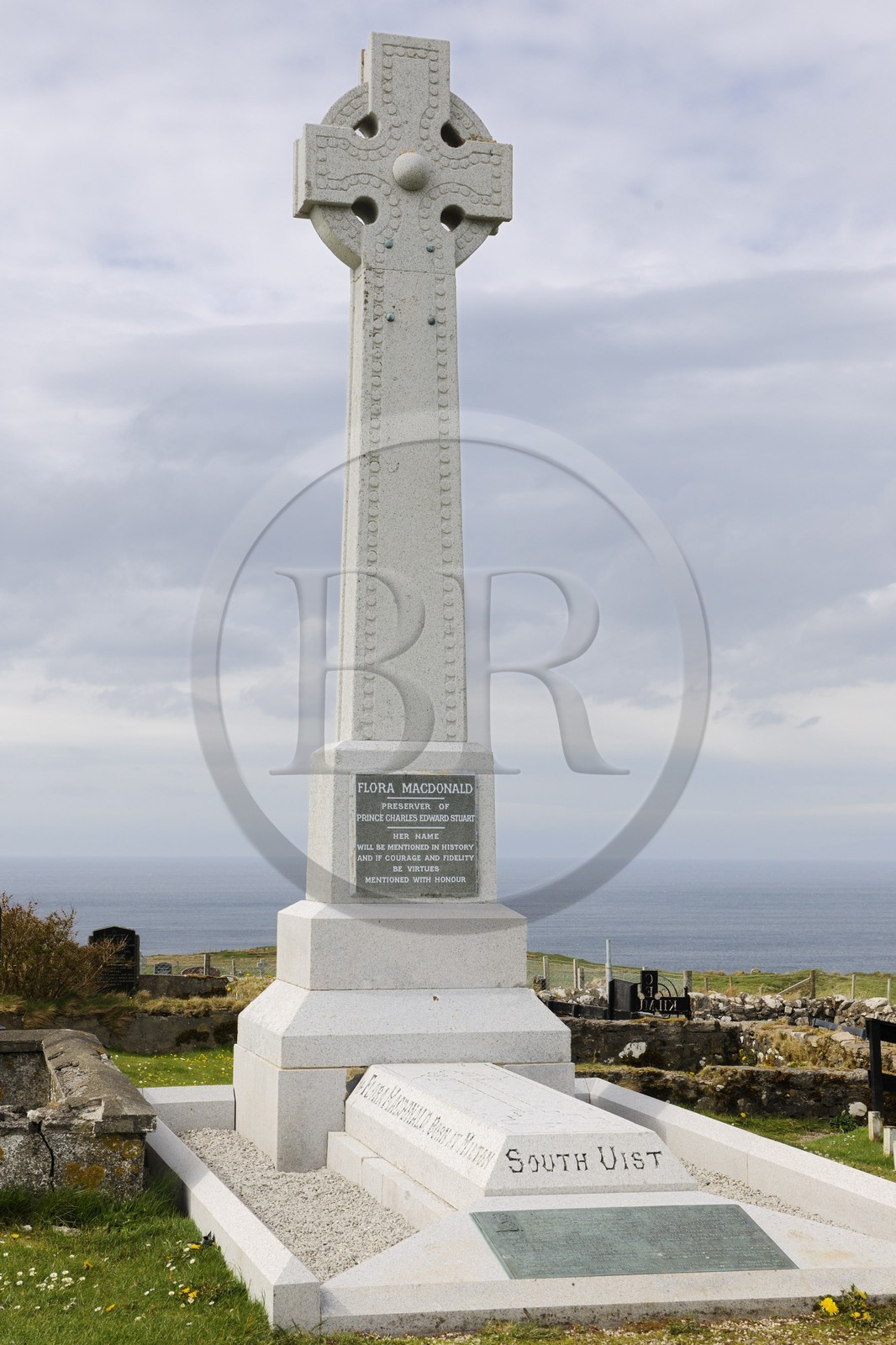 Royaume-Uni, Ecosse, région des Highlands, les Hébrides, île de Skye, pointe de Trotternish, mémorial de Flora Mac Donald qui aida Bonnie Prince Charlie à échapper aux anglais