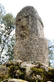 France, Corse-du-Sud (2A), site préhistorique de Filitosa, les menhirs du 4ème millénaire avant notre ère ont été retravaillés en statues-menhirs aux alentours de -1200 Av. J.C.