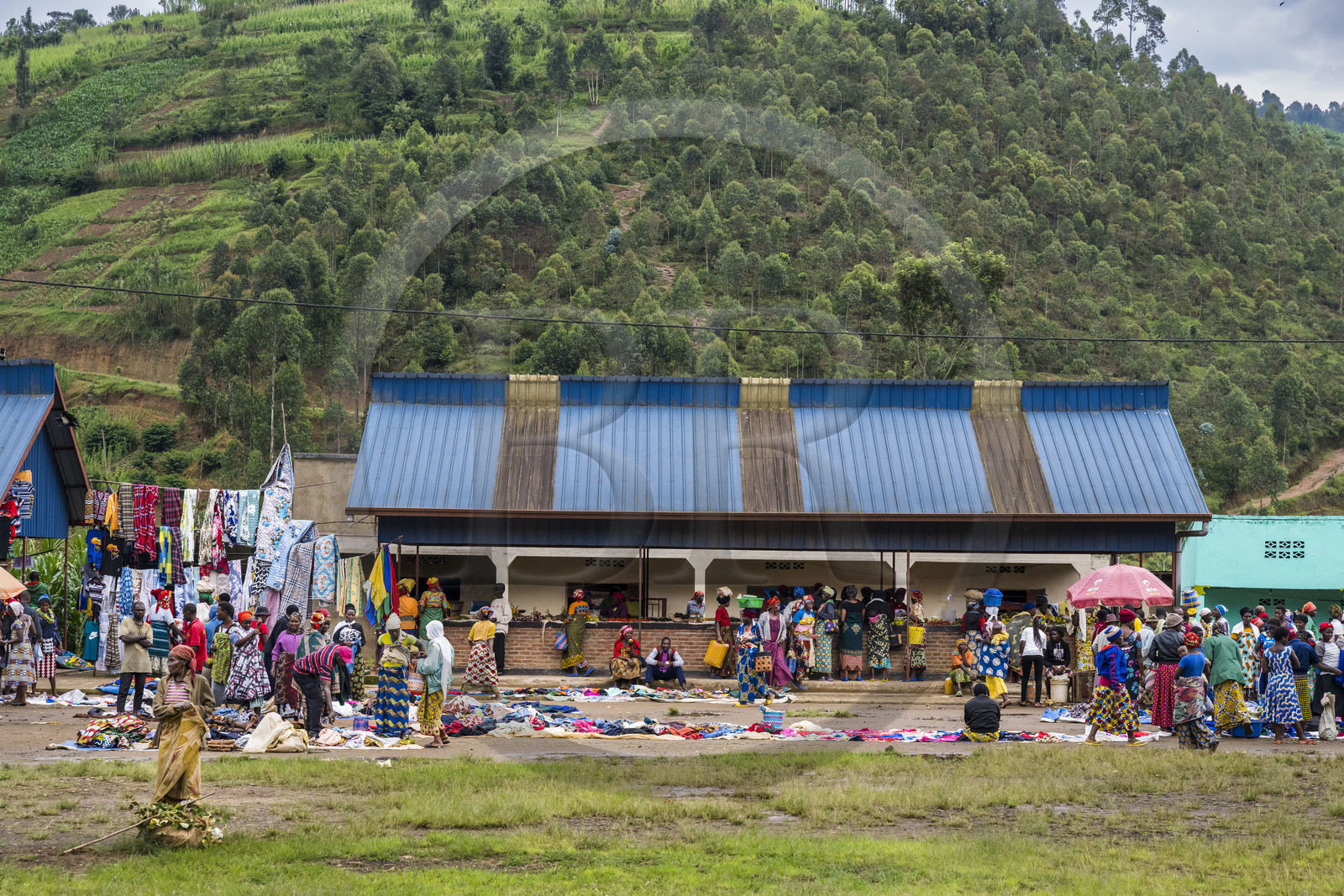 Rwanda, Province du Nord, District de Musanze (Ruhengeri), jour de marché à Muryabazira sur la Route Nationale 4 entre Kigali et Ruhengori