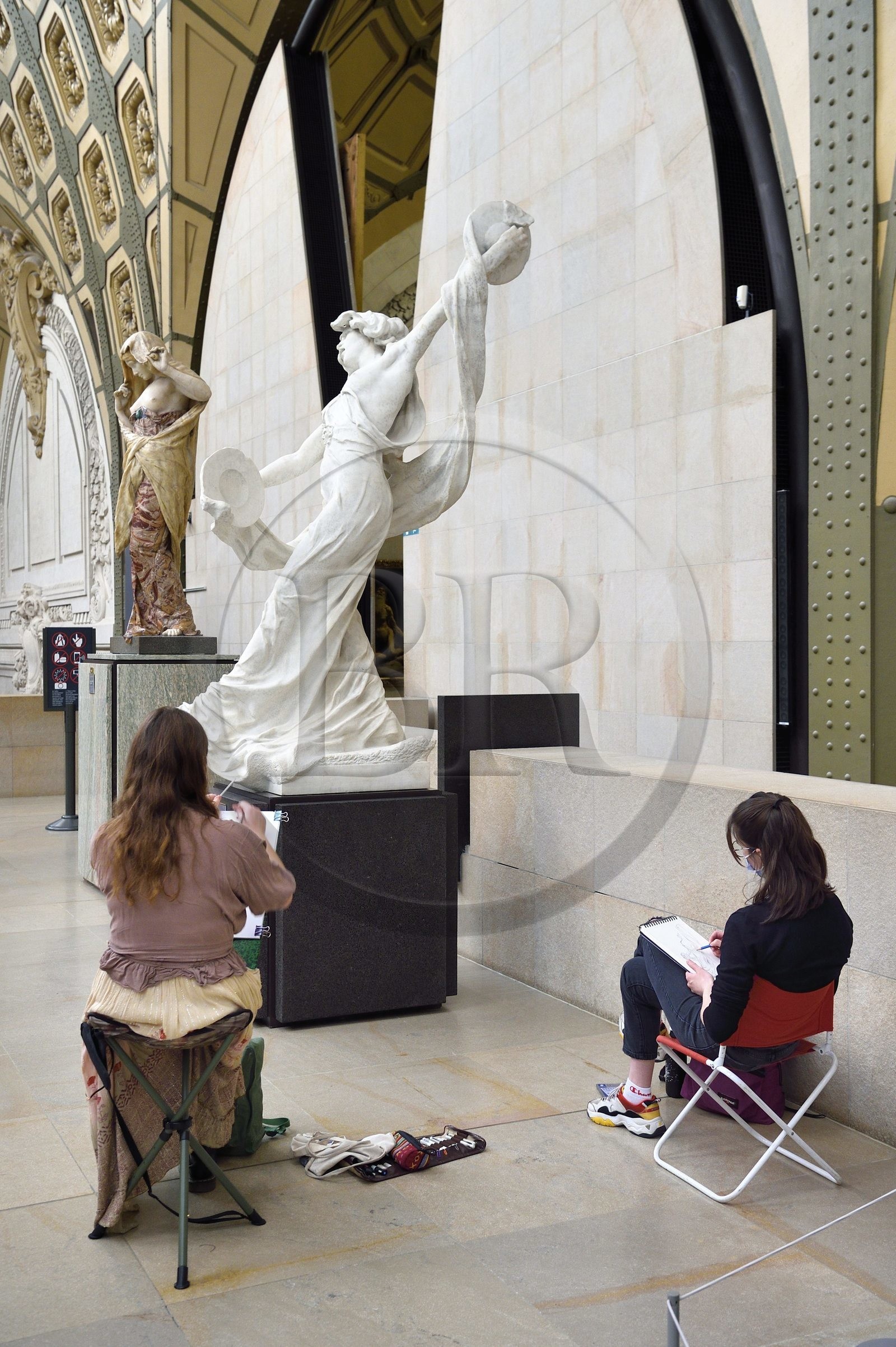 France, Paris, Orsay museum, Fine Arts students on a drawing assignment