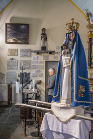 France, Côtes d'Armor (22), Ploubazlanec, hameau de Pors-Even, chapelle de Perros-Hamon citée dans le roman de Pierre Loti Pecheurs d'Islande, plaques des marins morts ou disparus au cours des campagnes morutières en mer d'Islande