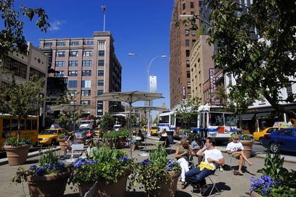 Etats-Unis, New York, Manhattan, Meatpacking district (Gansevoort Market), terrasse dans la rue sur W 14th Street et 9th Avenue