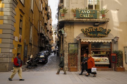 Italie, Campanie, Naples, centre historique classé Patrimoine Mondial de l'UNESCO, ruelles étroites du centre ville