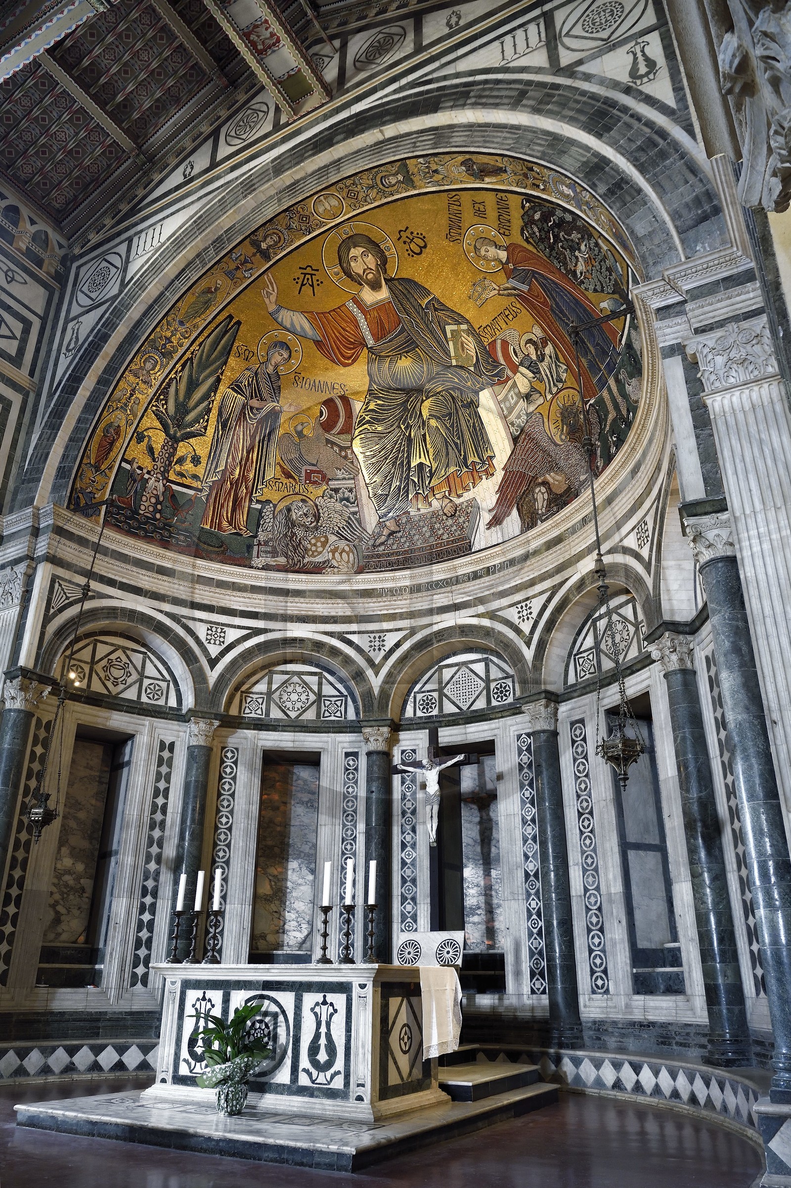 Italie, Toscane, Florence, centre historique classé Patrimoine Mondial de l'UNESCO, Basilique San Miniato Al Monte, mosaïque du Christ entre la Vierge et Saint Minias