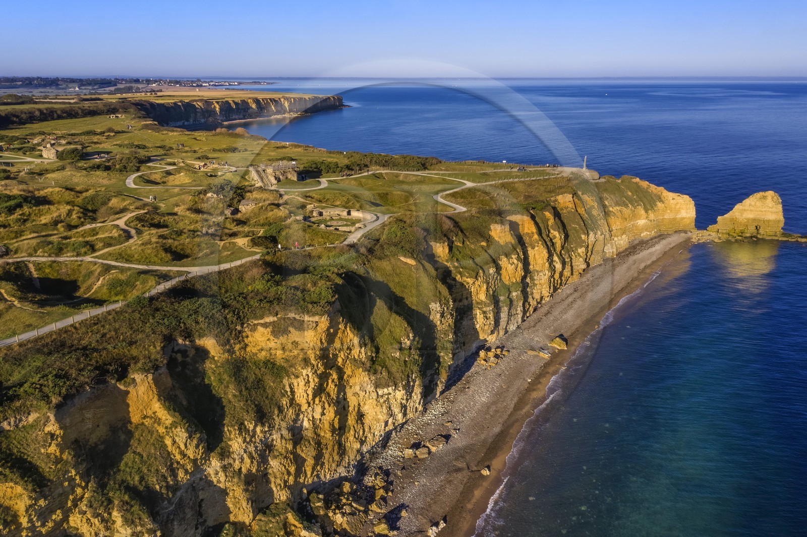 France, Calvados (14), Cricqueville-en-Bessin, la Pointe du Hoc, ruines des fortifications allemandes et les trous d'obus du débarquement du 6 juin 1944 lors de la seconde guerre mondiale (vue aérienne)