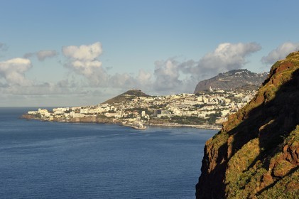 Portugal, Madeira Island, Funchal capital city seen from Ponta do Garajau