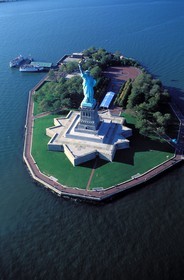 Etats-Unis, New York, Liberty Island, la statue de la Liberté, classé Patrimoine Mondial de l'UNESCO (vue aérienne)
