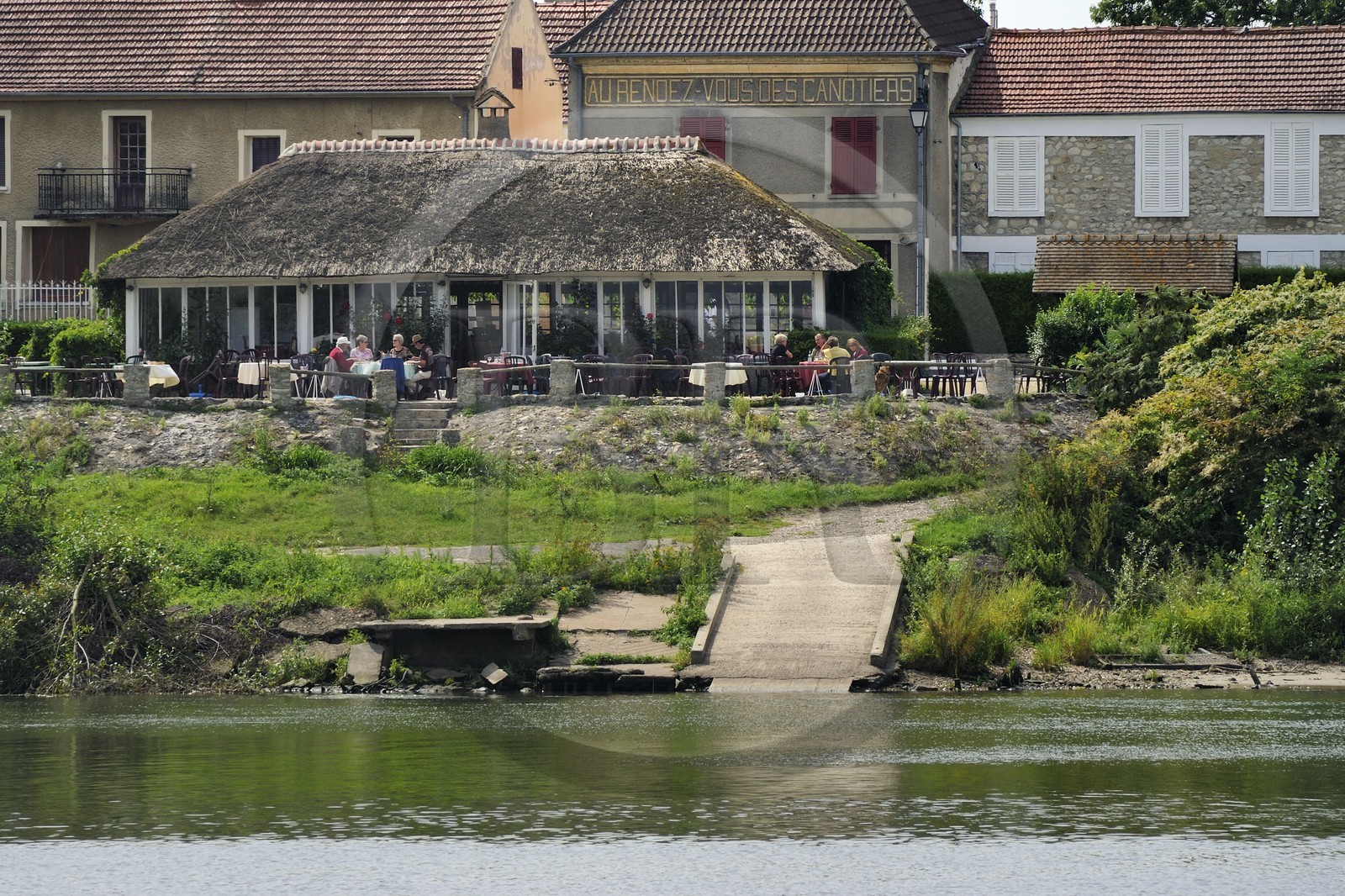 France, Yvelines (78), Lavacourt, Claude Monet aimait s'y rendre pour peindre l'église Notre Dame de Vétheuil sur l'autre rive de la Seine