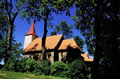 Lettonie (Pays Baltes), région de Kurzeme, la plus ancienne église en bois des pays baltes à Igene non loin de Talsi