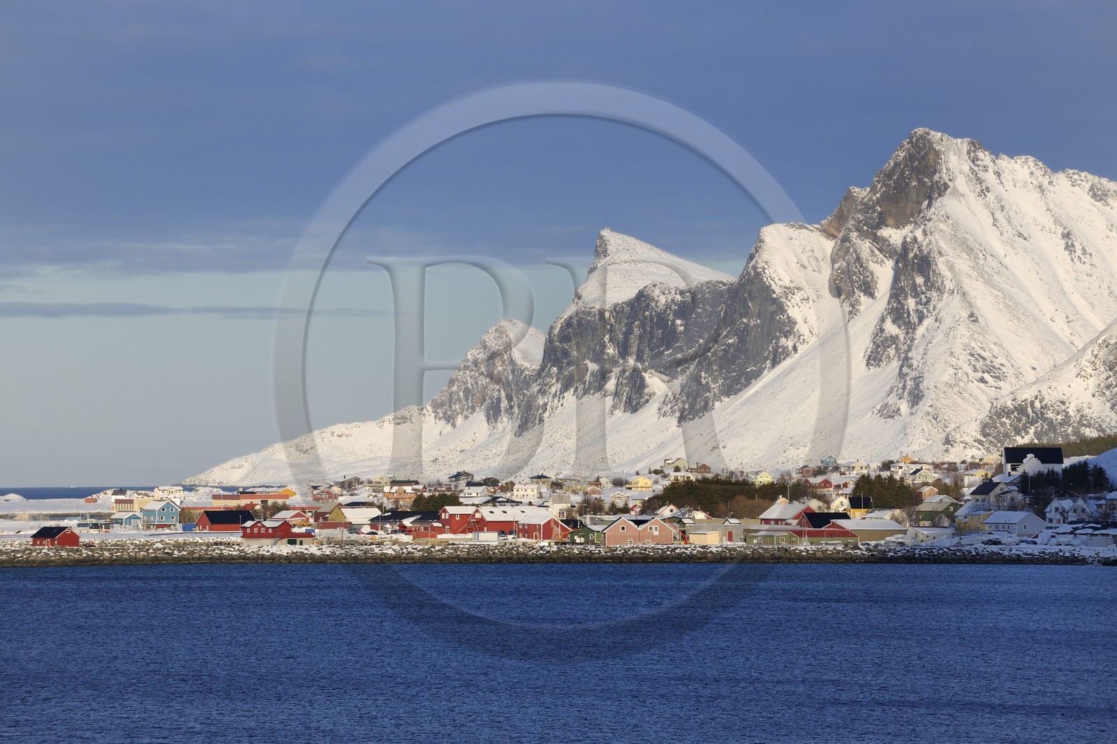 Norvège, Nordland, Iles Lofoten, village de Vikten sur l'Ile de Flakstad en hiver