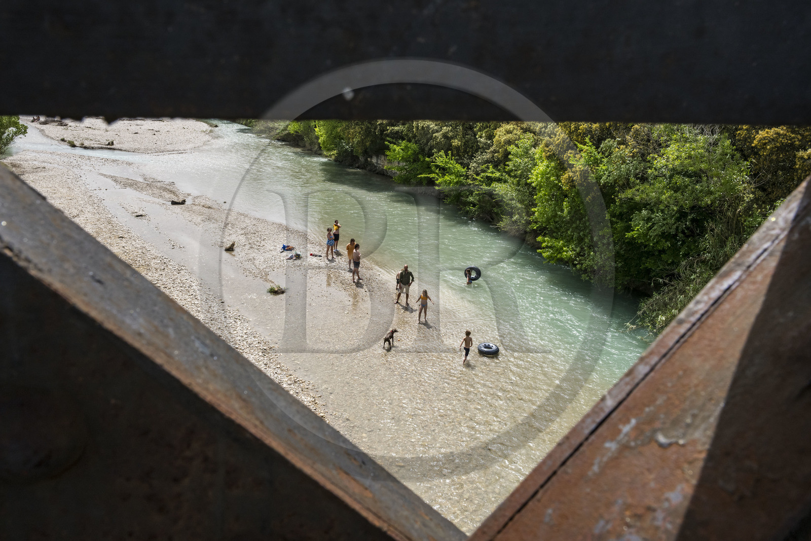 France, Vaucluse (84), Jonquières, passerelle sur l'Ouveze sur la véloroute Via Venaissia aménagée sur une ancienne voie ferrée