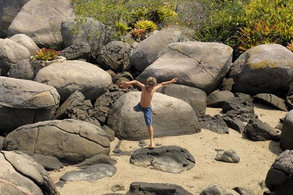 Brazil, Rio de Janeiro State, Paraty, Catimbau island, Thomas Campers plays on the beach