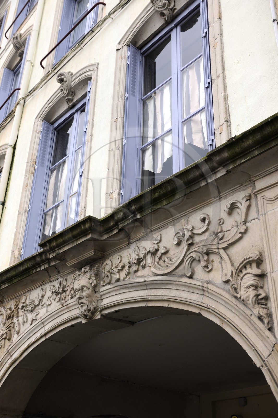 France, Vosges (88), Epinal, la place des Vosges, maison à arcades