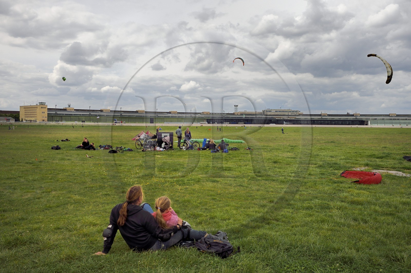 Germany, Berlin, former Berlin-Tempelhof international airport converted into a huge park, a meeting place for kite surfers, kite boarders and Country Buggy kiter