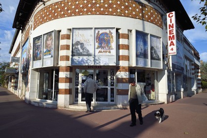 France, Calvados (14), Pays d'Auge, Deauville, le cinema Morny-Club par de l’architecte Georges Wybo (1926)