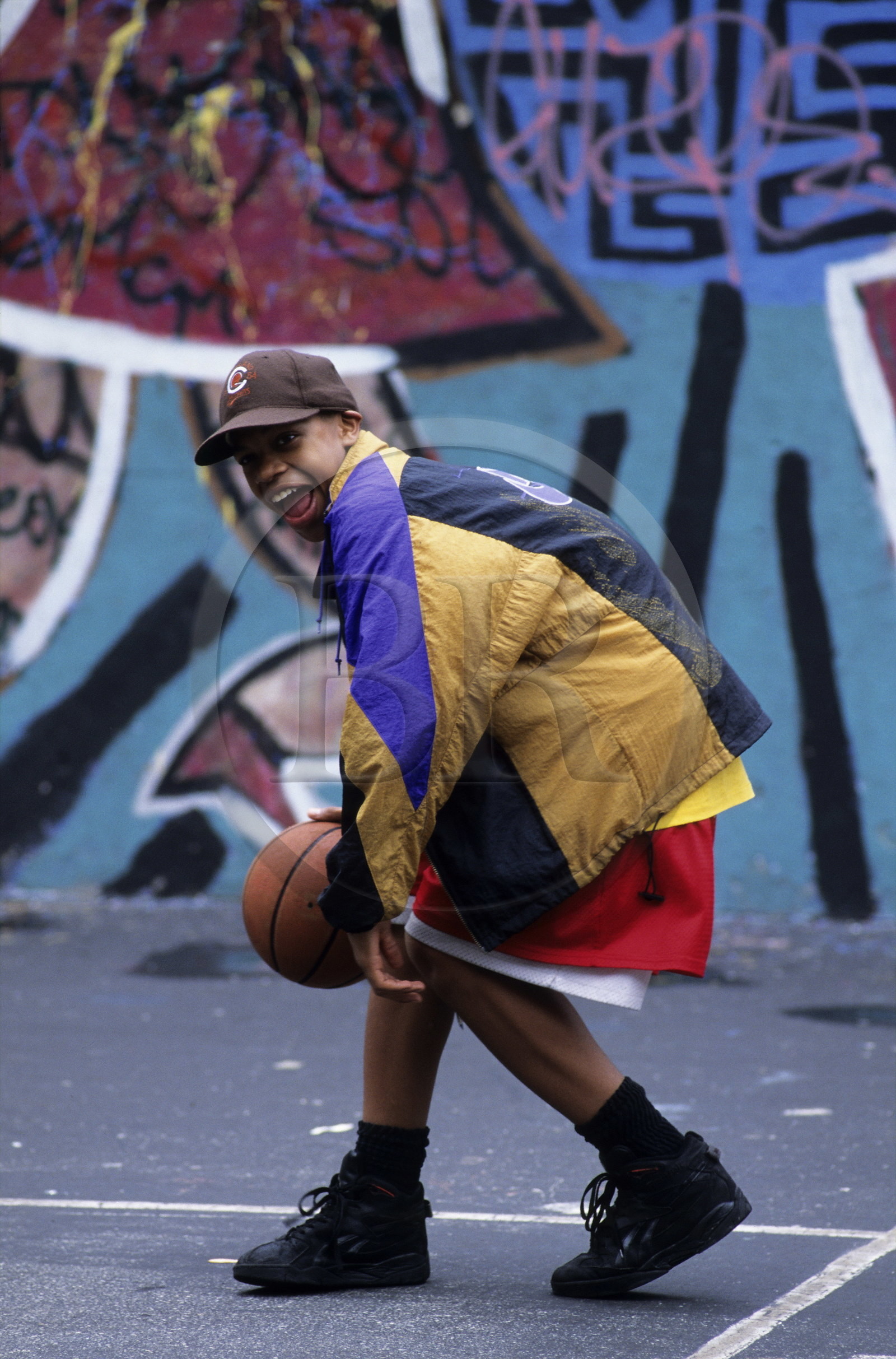 Etats-Unis, New York, Harlem, jeune joueur de basket