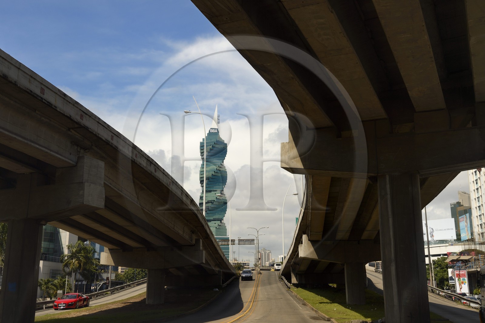 Panama, Panama City, la Tour F & F précédemment connu sous le nom de la Tour de la Révolution et aussi El Tornillo (la vis)