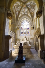 France, Allier (03), ancienne province du Bourbonnais, Souvigny, l'église prieurale clunisienne Saint-Pierre-et-Saint-Paul, nécropole ducale des Ducs de Bourbon, gisants de Louis II de Bourbon et Anne d'Auvergne dans la Chapelle vieille (XVe siècle)