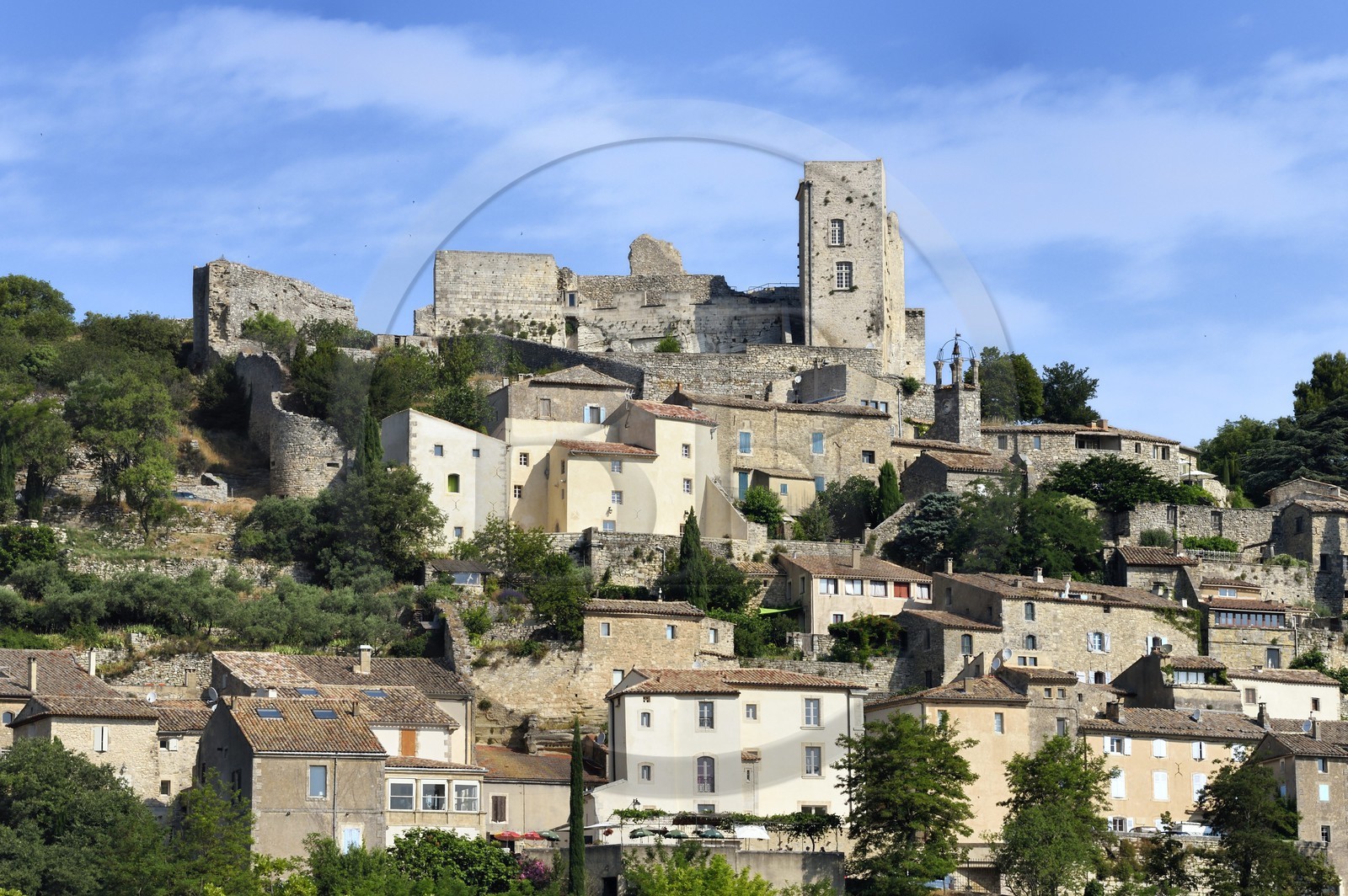 France, Vaucluse (84), Parc Naturel Regional du Luberon, Lacoste, chateau de Lacoste, une des residences du Marquis de Sade et de nos jours propriété de Pierre Cardin