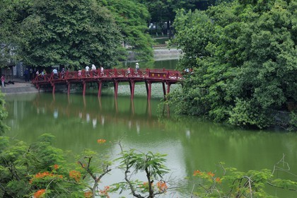 Vietnam, Hanoi, old town, Hoan Kiem Lake also called the small lake or Lake of the Restored Sword, Ngoc Son temple and the Thê Huc bridge