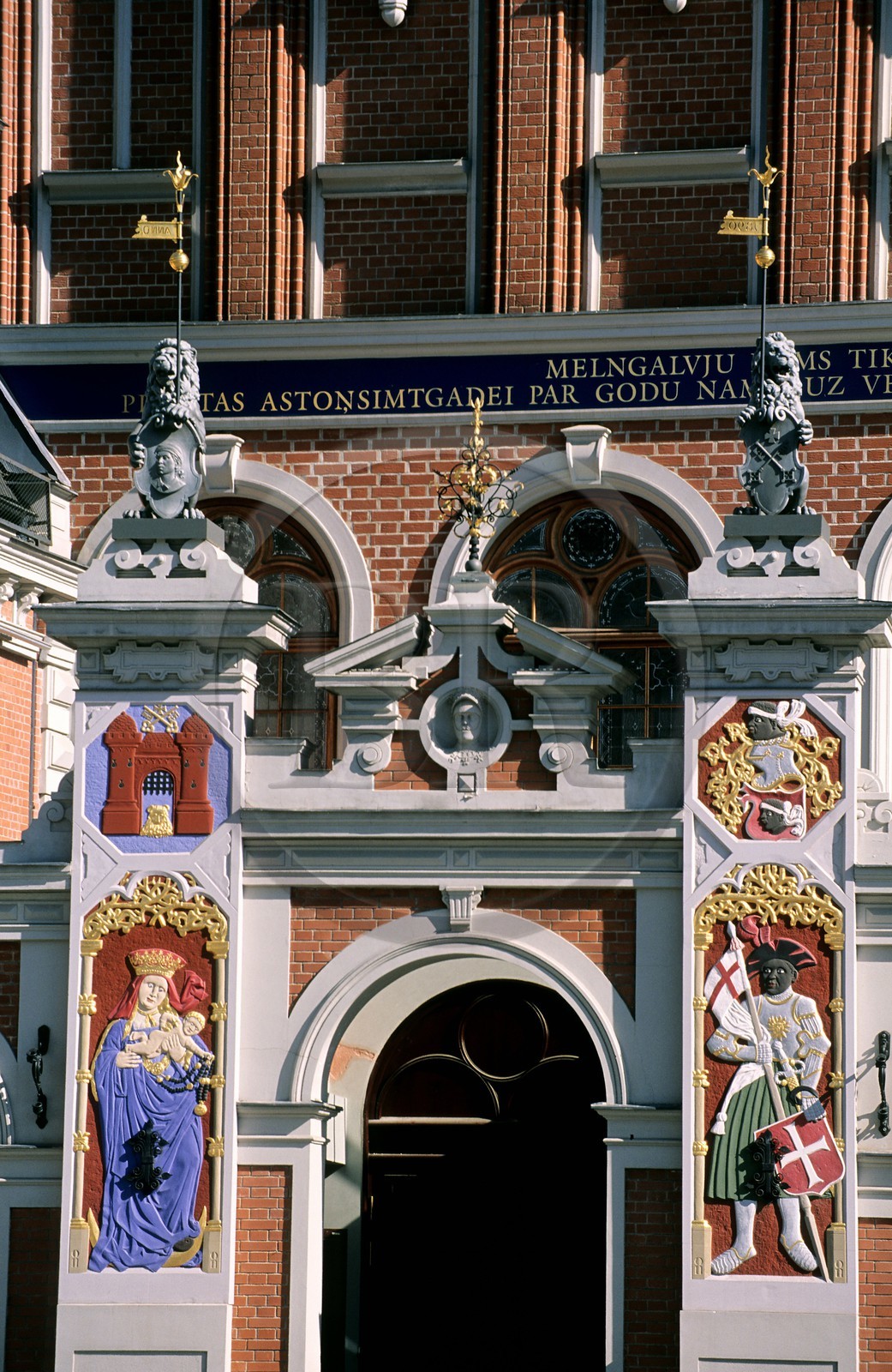Lettonie (Pays Baltes), Riga, centre historique classé Patrimoine Mondial de l'UNESCO, bâtiment de la Confrérie des Têtes noires datant de 1344 et reconstruit en 1999