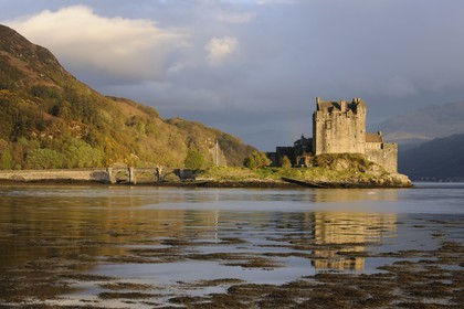 Royaume-Uni, Ecosse, région des Highlands, comté de Ross & Cromarty, Eilean Donan Castle, château à l'entrée du Loch Duich