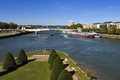 France, Seine Maritime, Rouen, barge on the Seine and the Pont Boieldieu seen from the Pierre Corneille Bridge