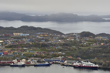 Groenland, région du centre ouest, Sisimiut (autrefois Holsteinsborg) dans la baie de  de Kangerluarsunnguaq
