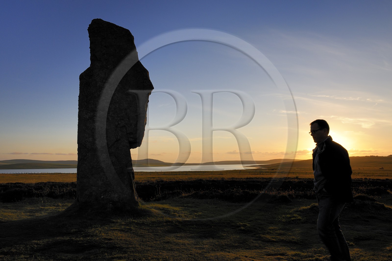 Royaume-Uni, Ecosse, Iles Orcades, Ile de Mainland, au bord du Loch of Stenness, cercle de pierres levées du Ring of Brodgar, classées Patrimoine Mondial de l' UNESCO