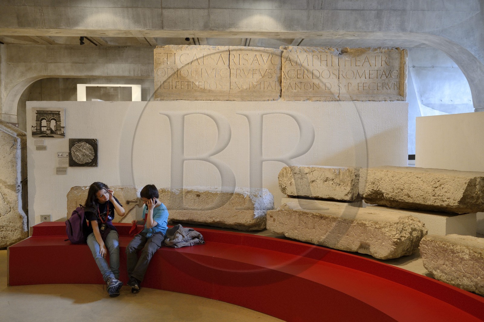 France, Rhône (69), Lyon, site historique classé Patrimoine Mondial de l'UNESCO, colline de Fourvière, musée gallo-romain de Fourvière, inscription qui atteste de la création de l'amphithéâtre sur les pentes de la Croix Rousse