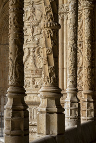 Portugal, Lisbonne, Bélem, Monastere des Hiéronymites (Mosteiro dos Jerónimos), classé Patrimoine Mondial de l'UNESCO, colonnettes du cloitre