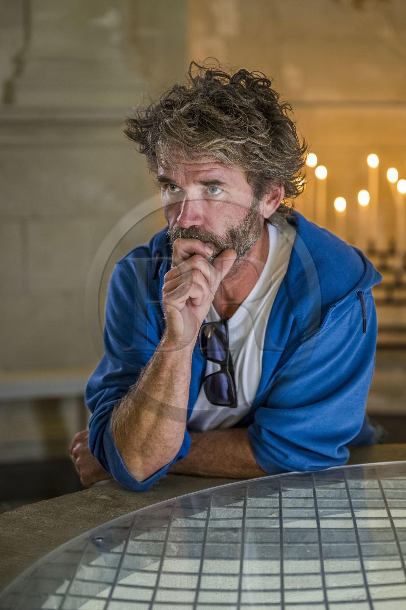 France, Gironde (33), le Verdon-sur-Mer, phare de Cordouan, classé Patrimoine Mondial de l'UNESCO, le gardien de phare Benoit Jenouvrier dans la chapelle