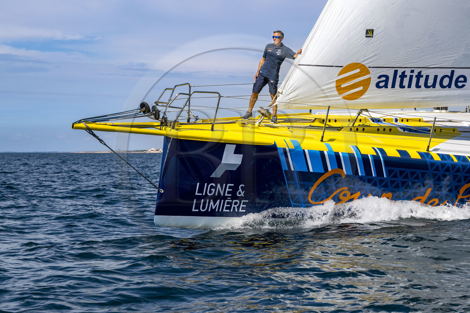 France, Vendée (85), Les-Sables-d'Olonne, le skipper Manuel Cousin en entrainement sur son voilier monocoque de 60 pieds IMOCA Coup de Pouce