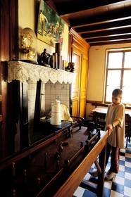 France, Nord (59), le village frontière de Godewaersvelde, café Blaumershof, jeu du nord