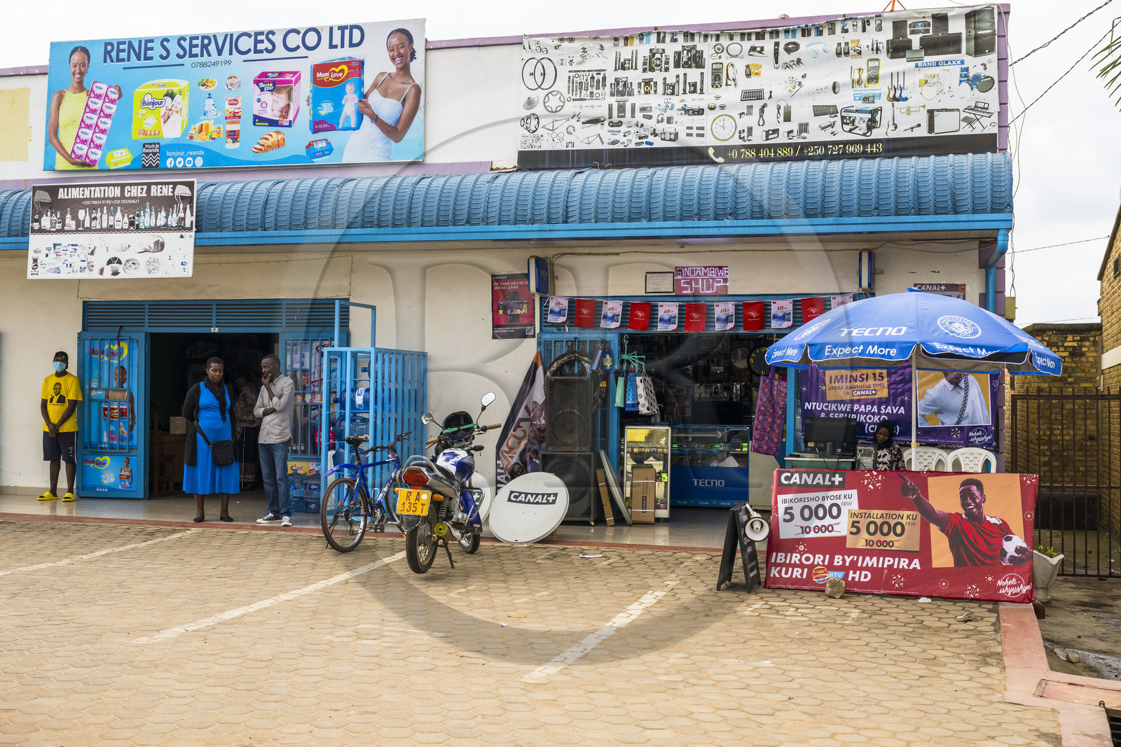 Rwanda, Southern Province, Ruhango, food store and trade along the National Road 1