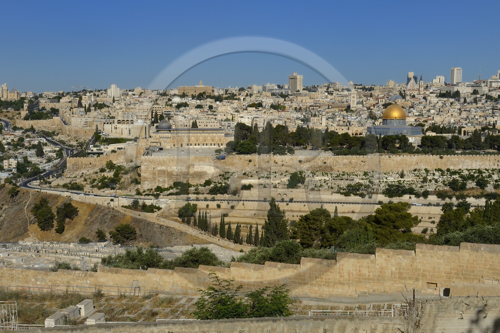 Israel, Jerusalem, holy city, the old town listed as World Heritage by UNESCO, the Dome of the Rock and the El Aqsa mosque on Haram el-Sharif seen from the Mount of Olives