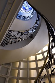 Maroc, Casablanca, Hotel et Spa Le Doge Relais et Chateaux, l'escalier principal