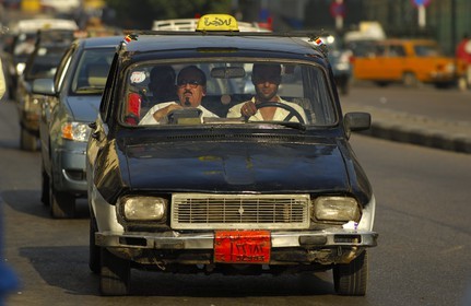 Egypte, Le Caire, taxi dans les rues embouteillées