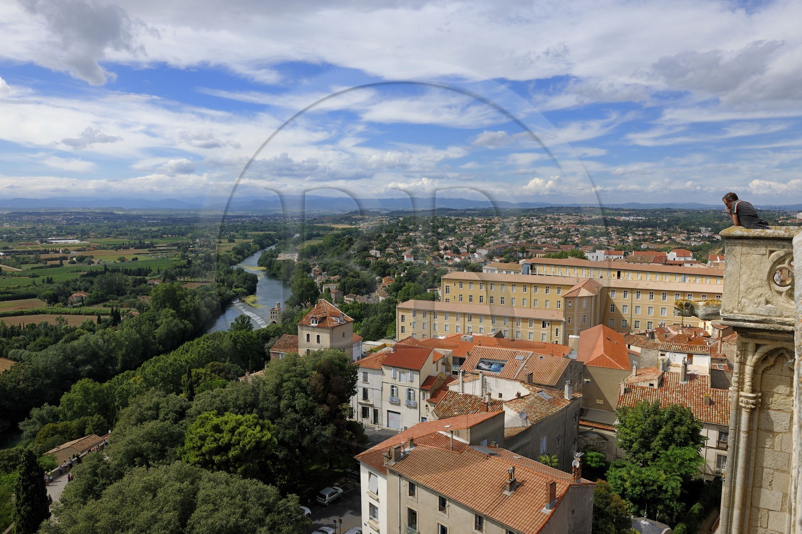 France, Hérault (34), Béziers, vue sur la rivière Orb depuis la cathédrale Saint-Nazaire