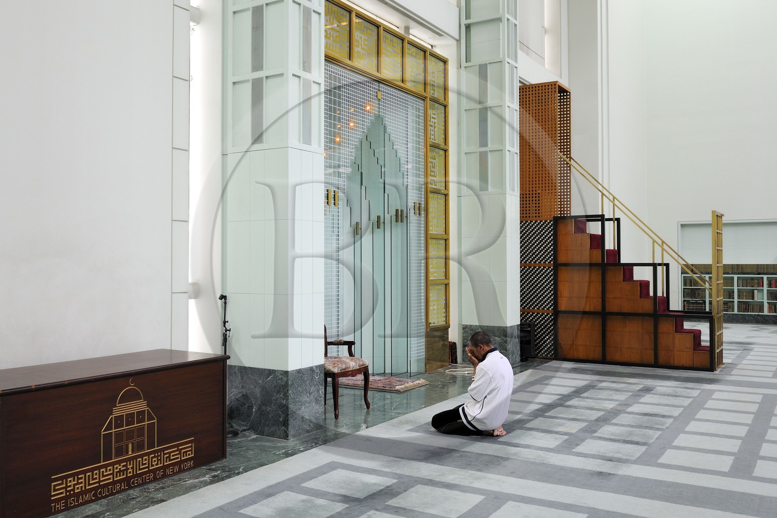 Etats-Unis, New York, Manhattan, Upper East side, la New York Mosque (Islamic Cultural Center) est le plus grand lieu de culte Musulman de la ville caractérisée par son style architectural moderne et son orientation en diagonale vers La Mecque, elle est située sur la 3ème Avenue entre la 96ème Rue et la 97ème Rue