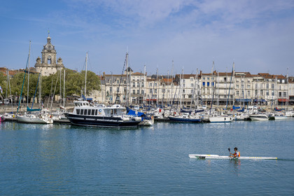 France, Charente-Maritime (17), La Rochelle, le Vieux Port avec la porte de la Grosse Horloge